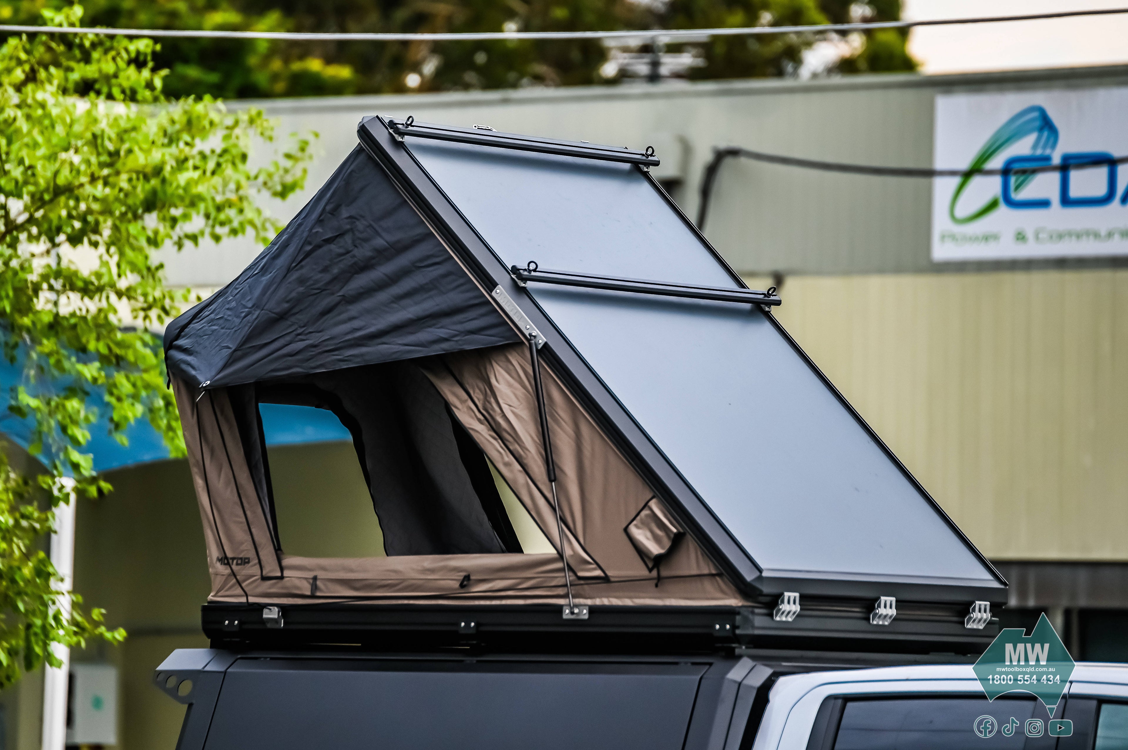 MT135 EXPAND Roof Top Tent Motop