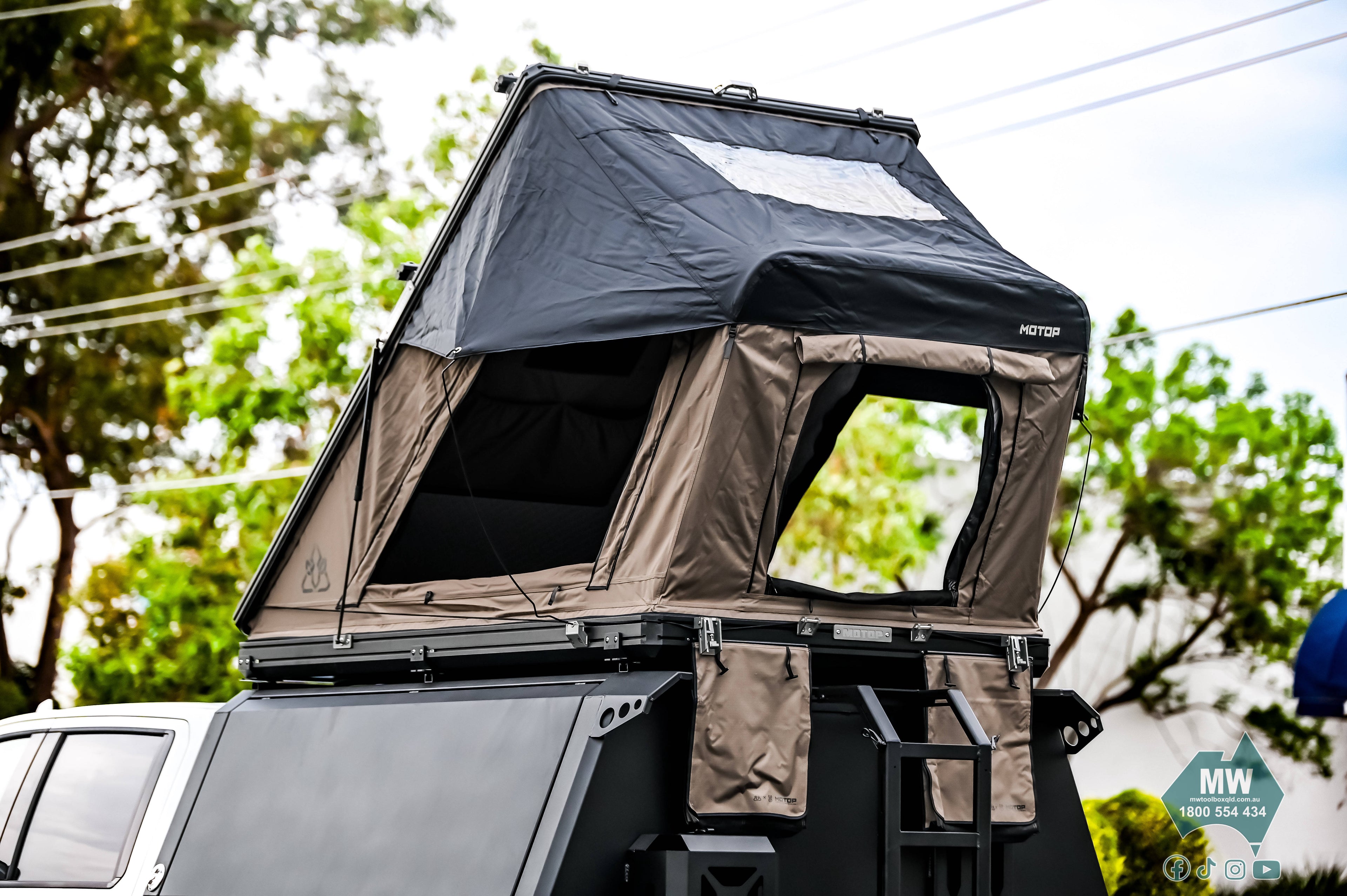 MT135 EXPAND Roof Top Tent Motop