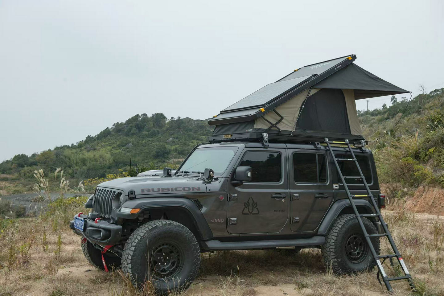 Motop X Series AX-530 Plus hard shell rooftop tent for 4WD touring in Australia, full alloy shell construction