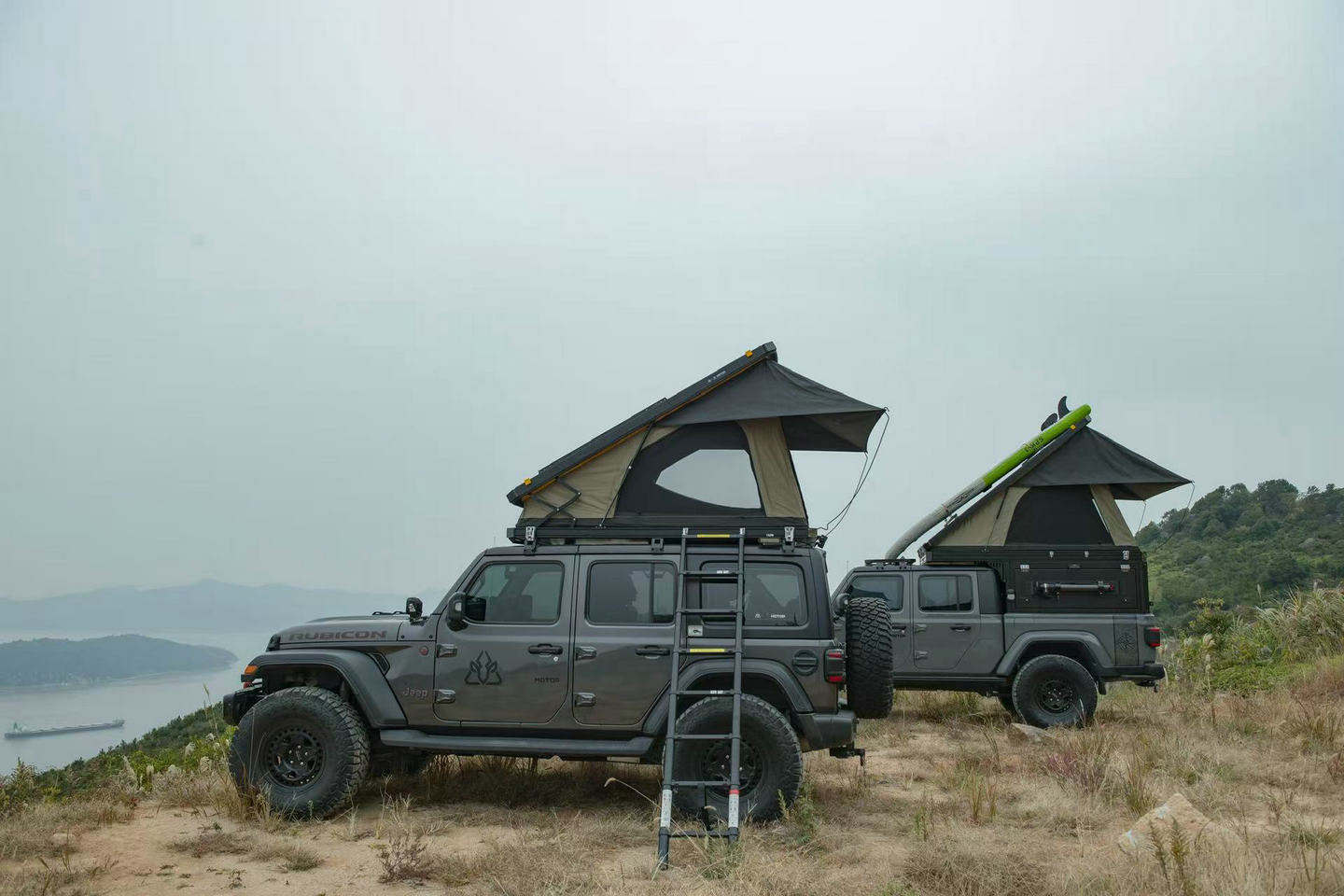 Alloy hard shell rooftop tent Australia – Motop X Series AX-530 Plus with honeycomb roof and weatherproof sealing