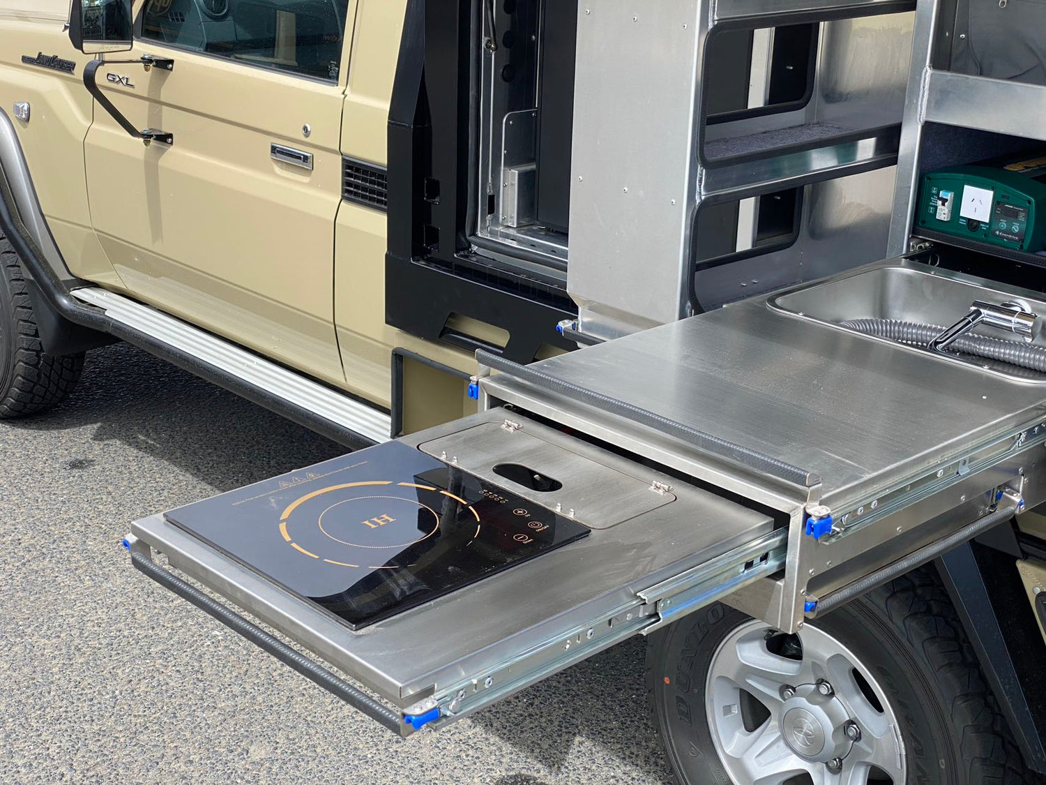 Motop Slide-On Camper