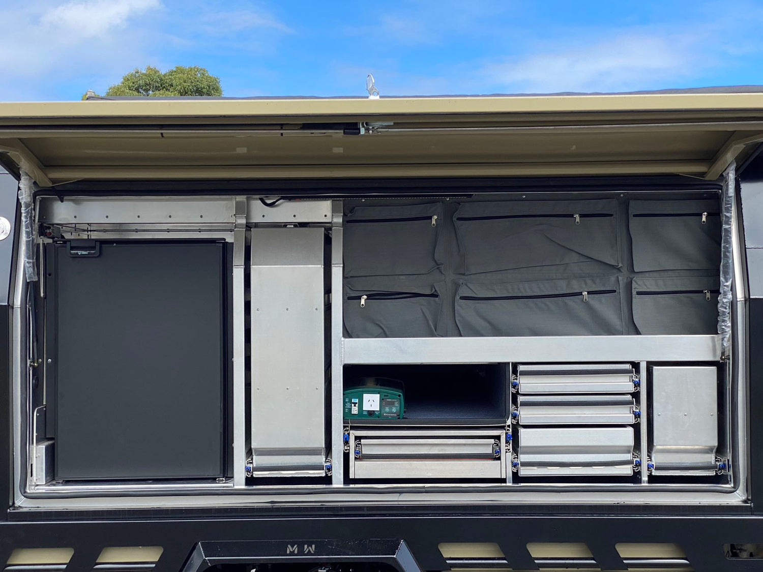 Motop Slide-On Camper