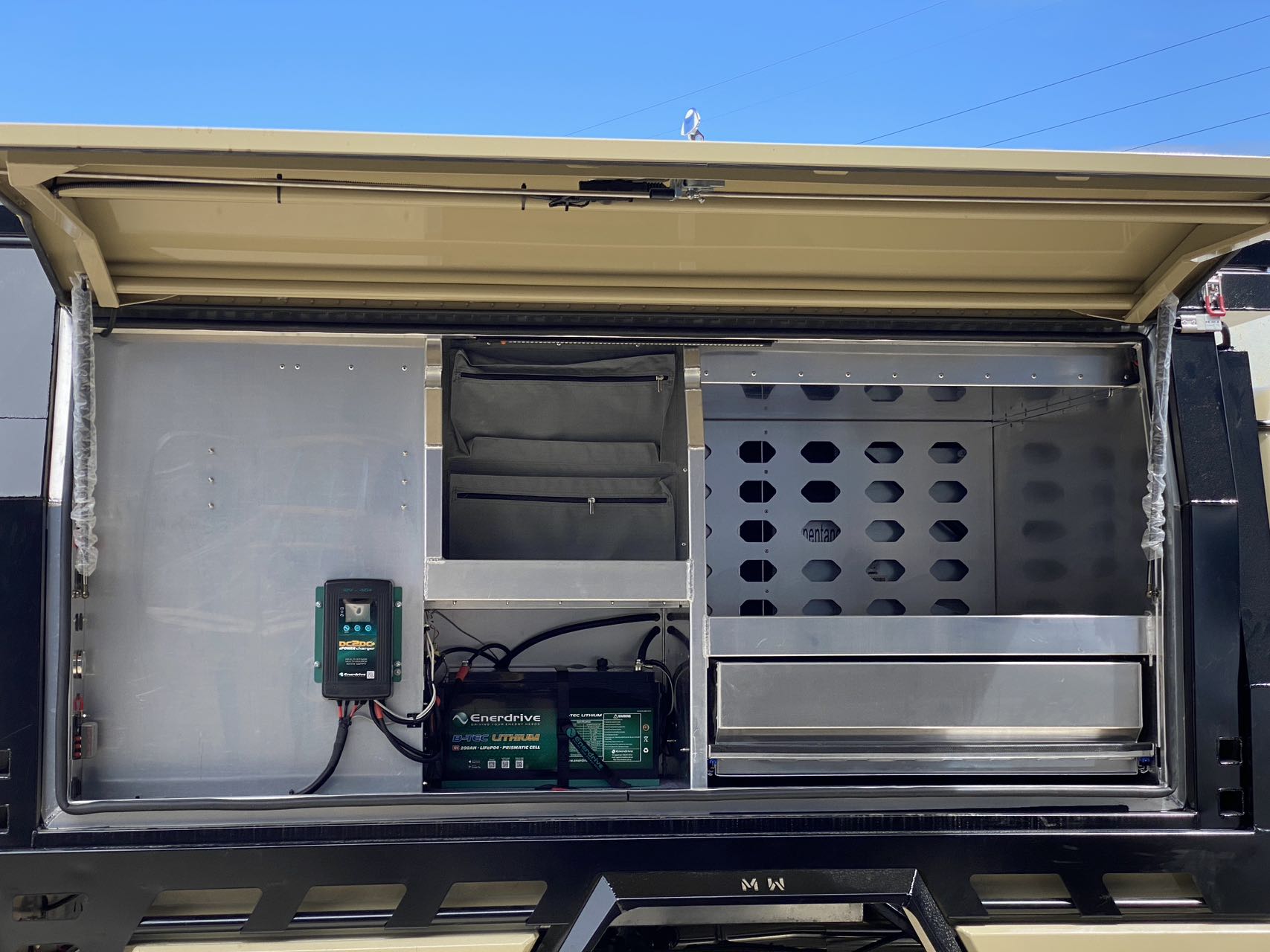 Motop Slide-On Camper